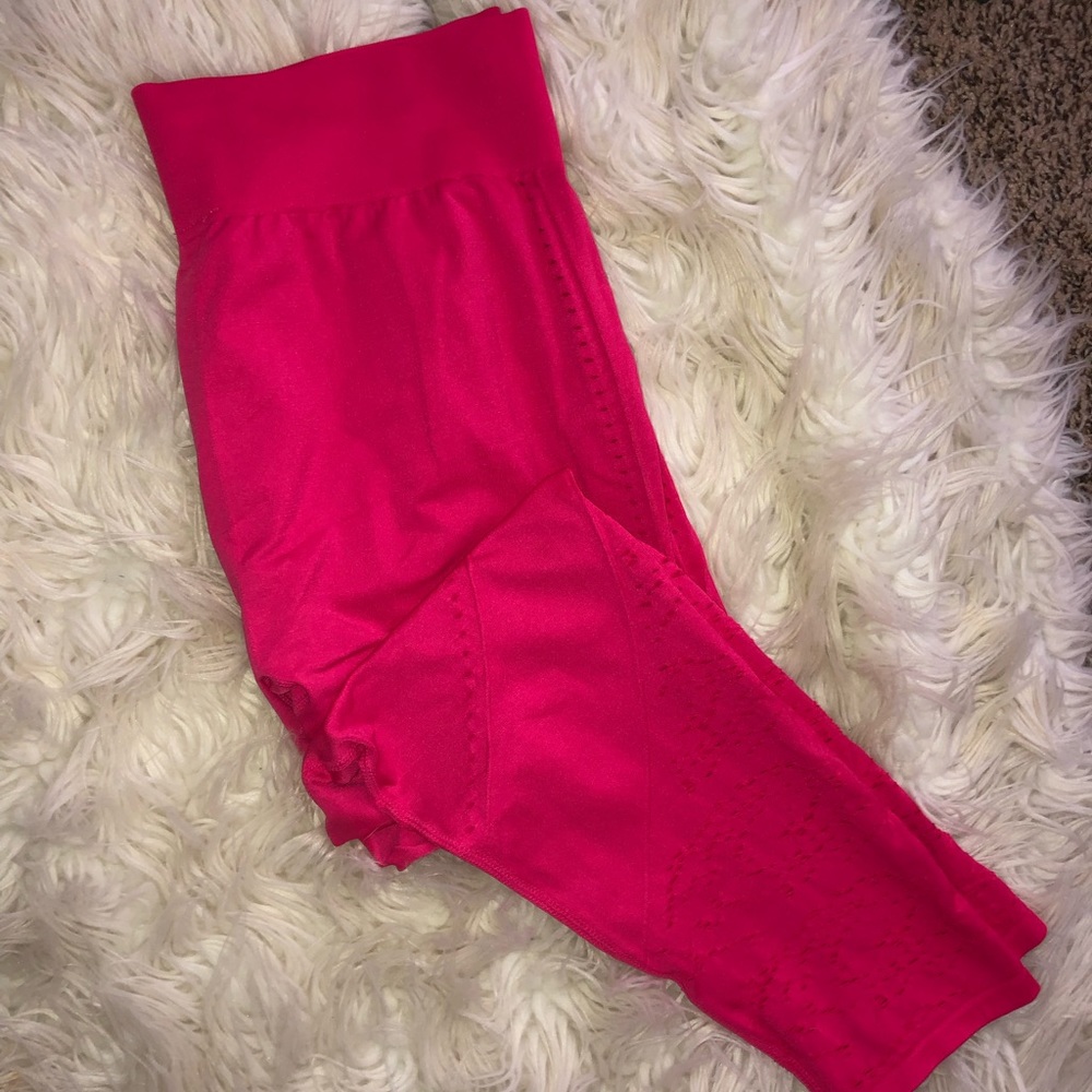 Fabletics Seamless High-Waisted Solid Capri